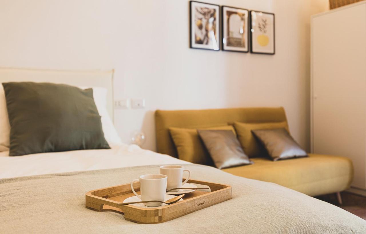 Cozy House In Naviglio Grande - Homy Apartments มิลาน ภายนอก รูปภาพ